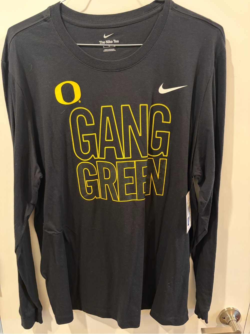 Nike Men’s Long-Sleeve Oregon Ducks ‘Gang Green' Graphic Tee - Black/Yellow